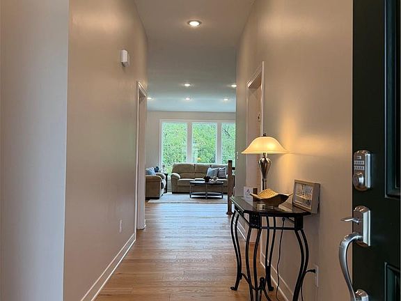 3rd image of 901 Reed Dr