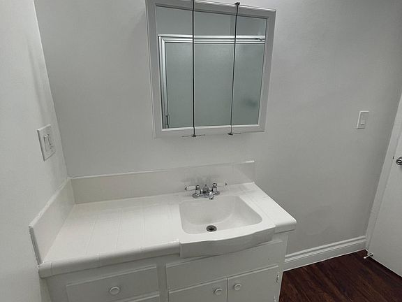 4th image of 5021 Tujunga Ave #215