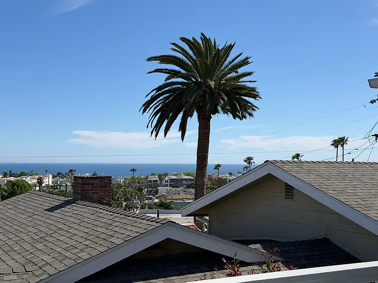 The views from the deck/living room and main entertaining areas are panoramic.