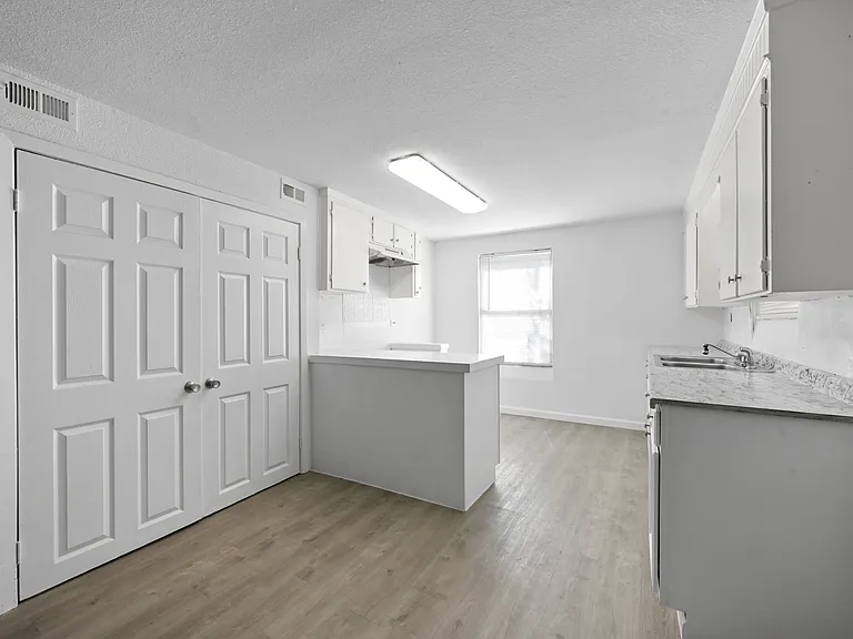 120 E Monterey St #116 — Photo 4