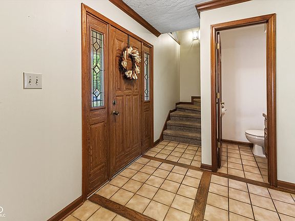3rd image of 302 Tremont Ct
