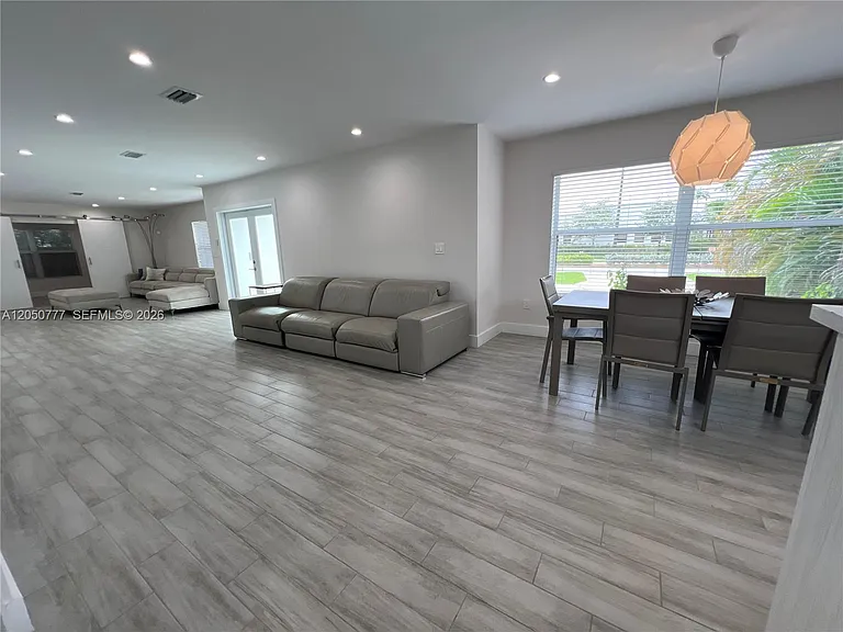 1405 N 46th Ave — Photo 34
