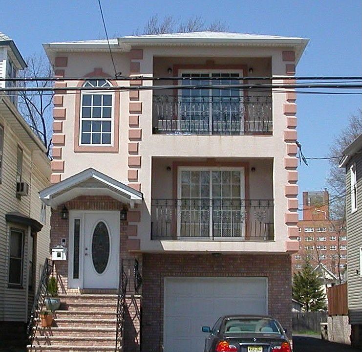 BEAUTIFUL TWO FAM HOUSE