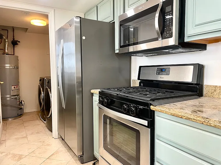 100 N River Cir N #304 — Photo 9
