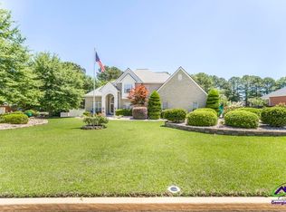 219 Royal Crest Cir, Kathleen, GA 31047