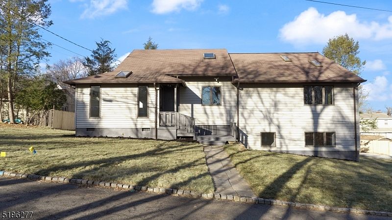 1st image of 143 Veazy St