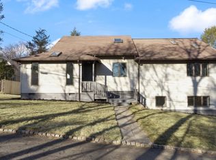 143 Veazy St, North Caldwell, NJ 07006