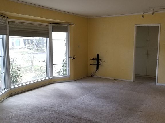 2nd image of 17407 Gilmore St