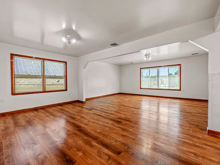 937 Grove St #2 — Photo 8