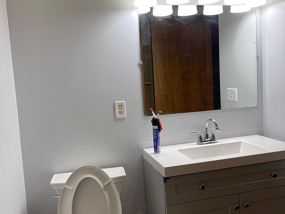 Main upper bathroom