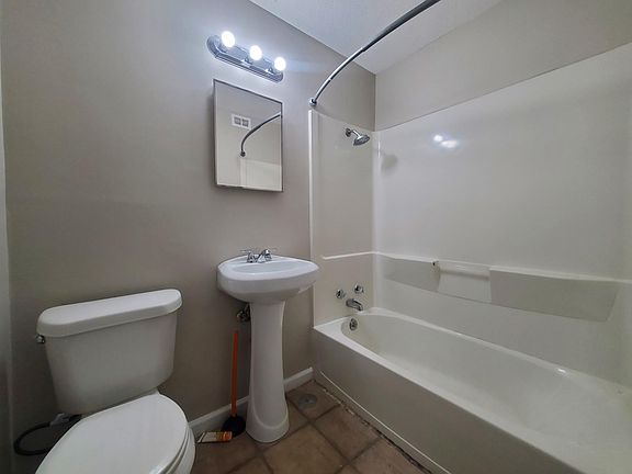 5th image of 6208 E 155th St APT A