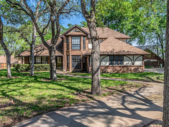 8808 Sylvan Ct, Fort Worth, TX 76120