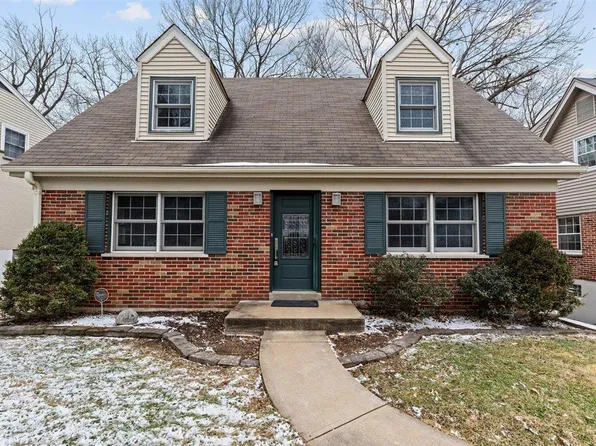 23 Barberry Ln, Saint Louis, MO 63122