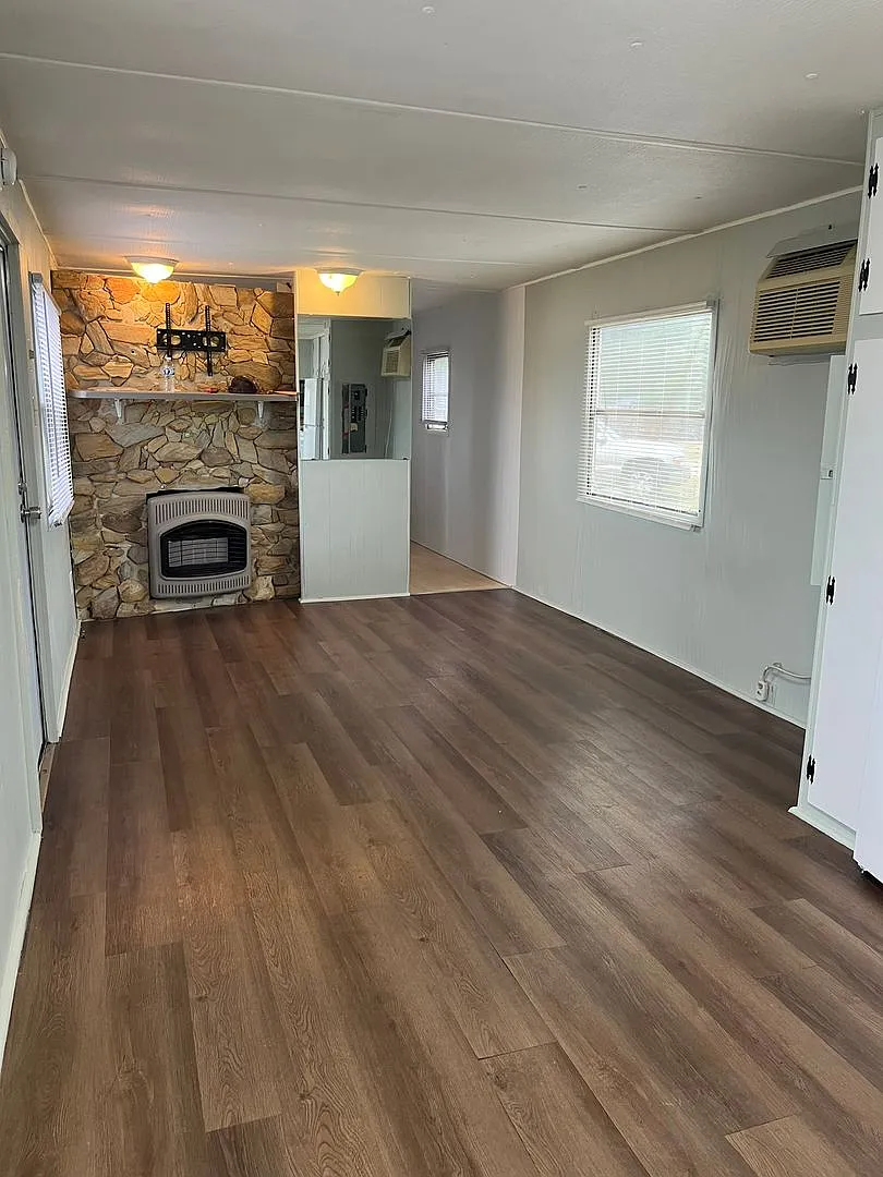 2 bed, 1.0 bath, $1,350 — Photo 4