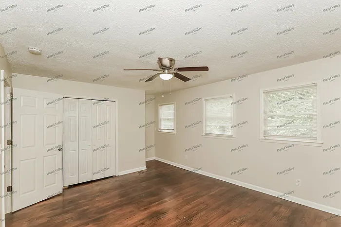 38 Lynhaven Dr — Photo 8