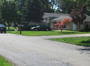 1070 Lalond Ave, Waterford, MI 48327