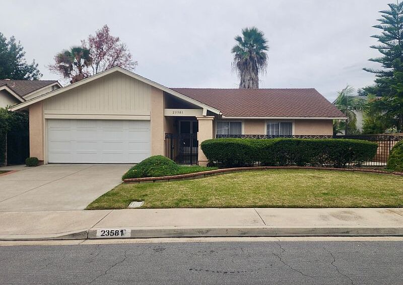 1st image of 23581 Via Calzada