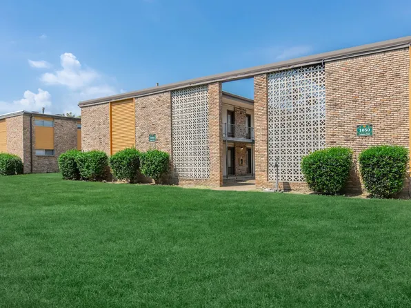 University Gardens Manor