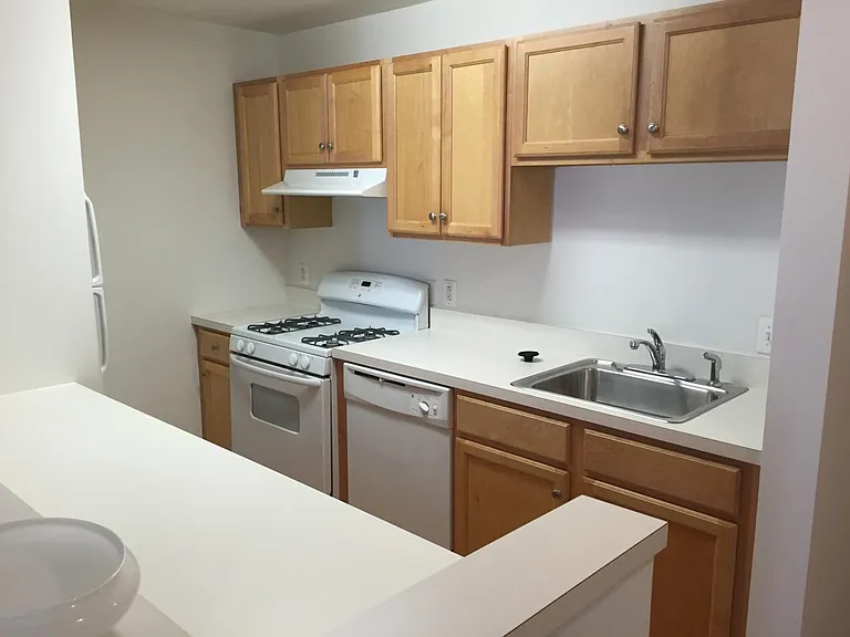 237 N 2nd St #2G — Photo 2