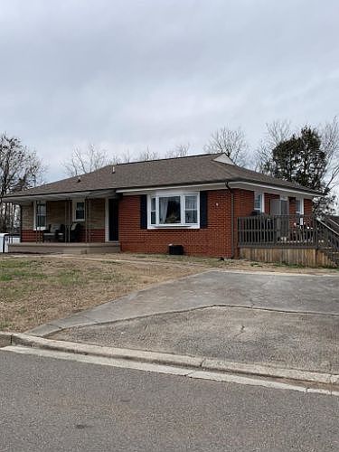 1st image of 528 E Hillcrest Dr
