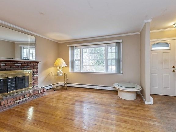 4th image of 84 Cairnsmuir Ln