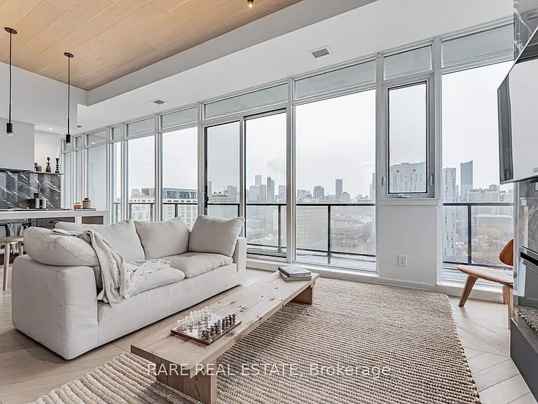 297 College St #Penthouse 5 — Photo 12