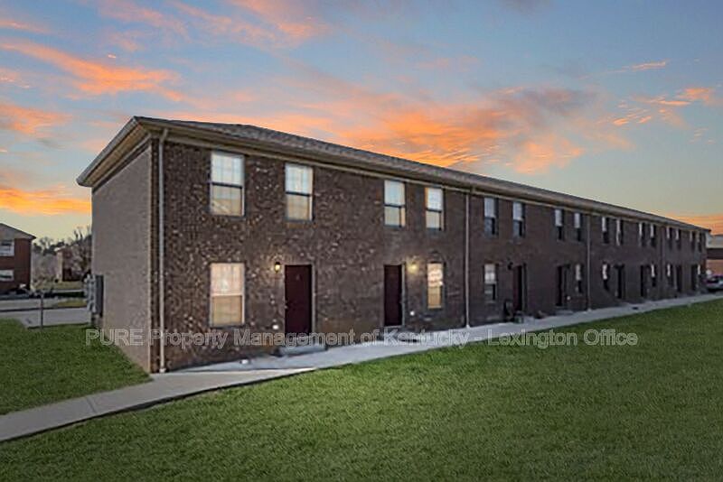 1st image of 1006 Whipporwill Dr APT 3