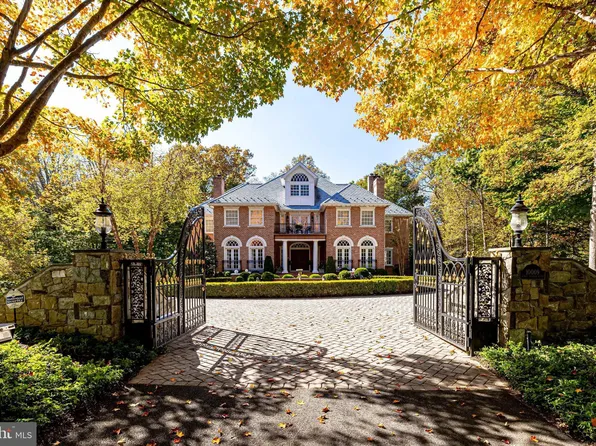 10009 Windy Hollow Rd, Great Falls, VA 22066