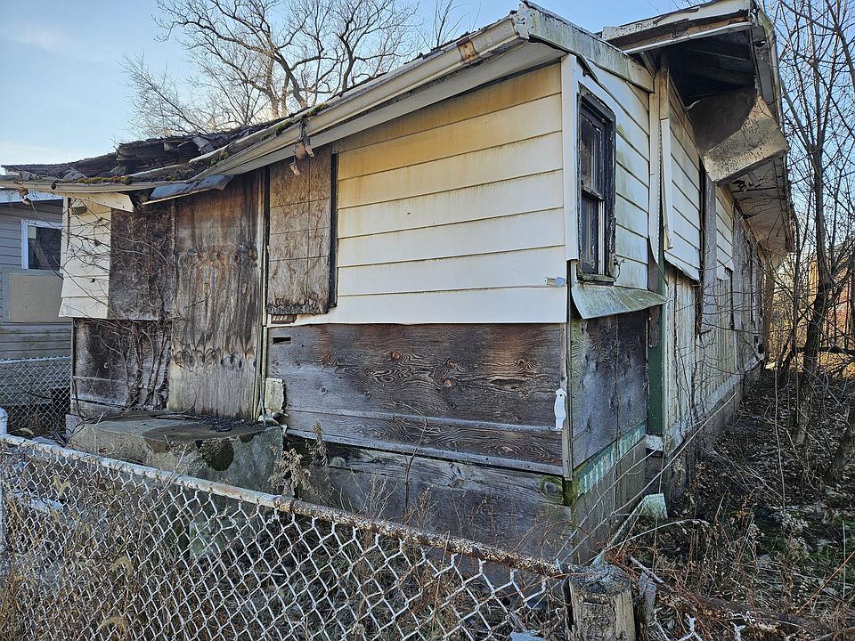 1st image of 2456 Delaware St