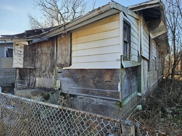 2456 Delaware St, Gary, IN 46407