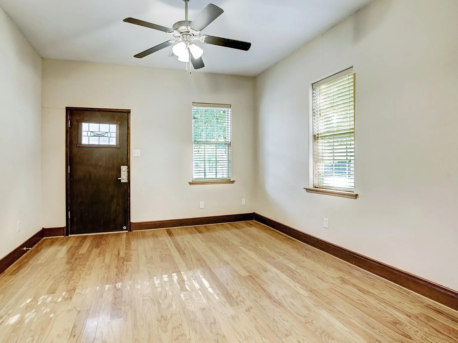 2 bed, 1.0 bath, 953 sqft, $1,950 — Photo 3