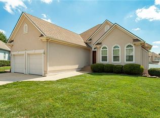 707 NW Baytree Cir, Grain Valley, MO 64029