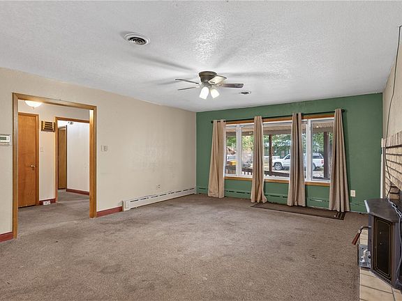 3rd image of 804 2nd St W