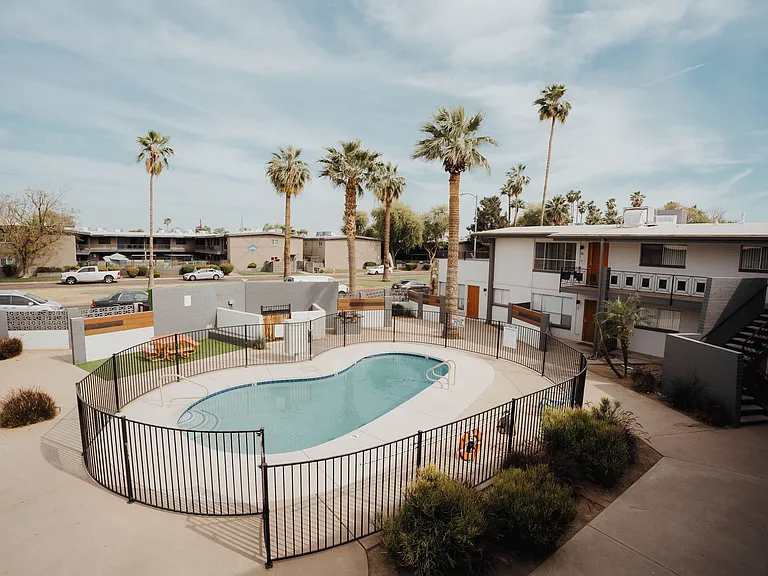 The Cosmo Apartments — Photo 18