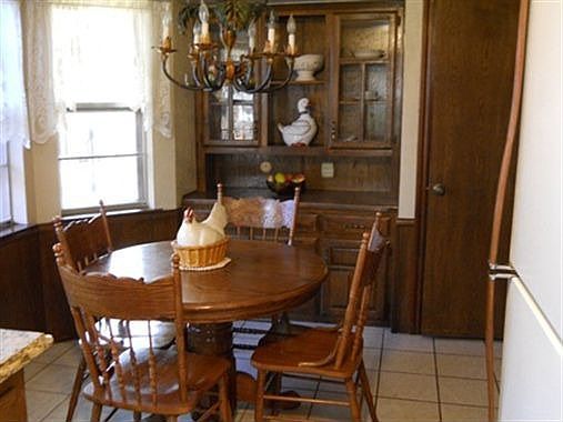 3rd image of 836 Broadmoor Dr