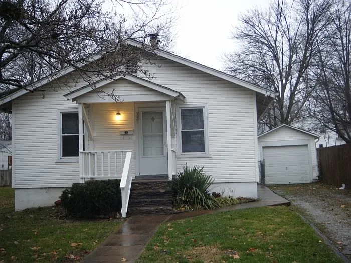337 Rose Ln photo 1