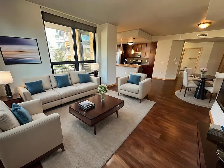 Venture Luxury High Rise — Photo 37