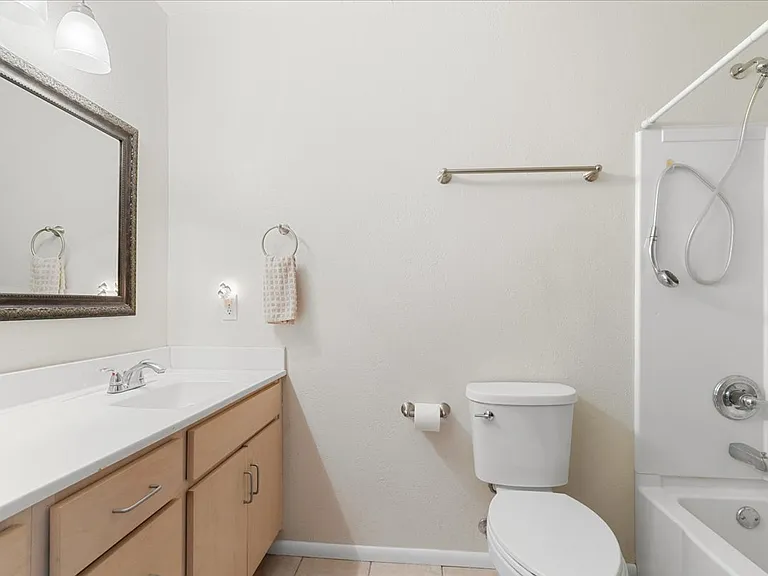 642 Sunrise Blvd — Photo 12