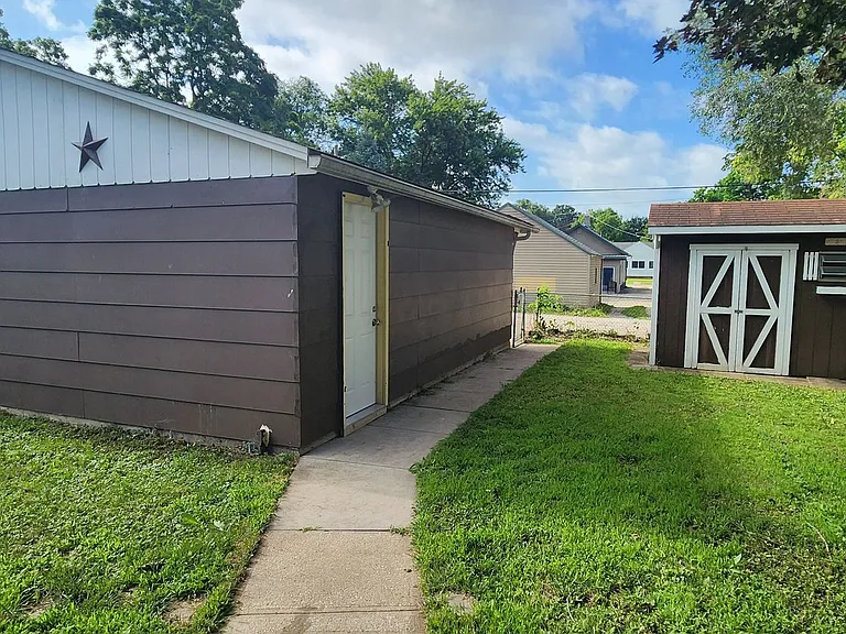 2405 Maple St — Photo 28