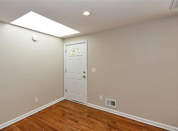 5th image of 3116 Victor Ave