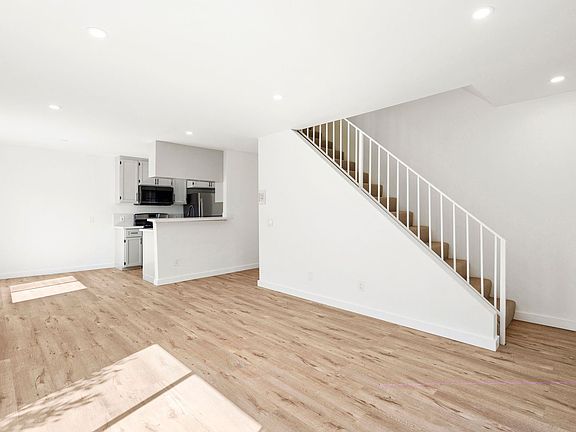 4th image of 548 N Westmoreland Ave #8
