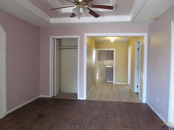 3rd image of 726 Jackson St