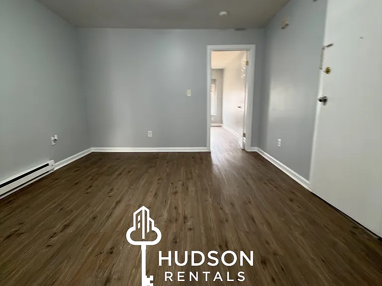 366 Forrest St #3 — Photo 2