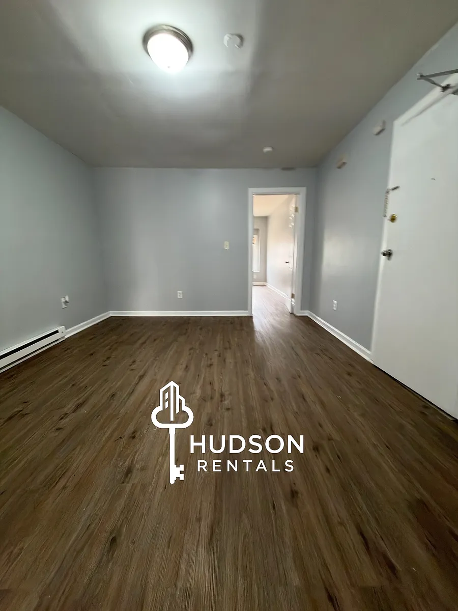 Building Photo - 366 Forrest St #1