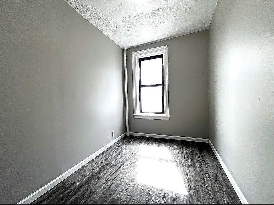 Building Photo 4