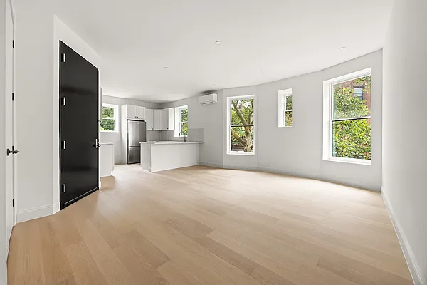 Living room, photo 1