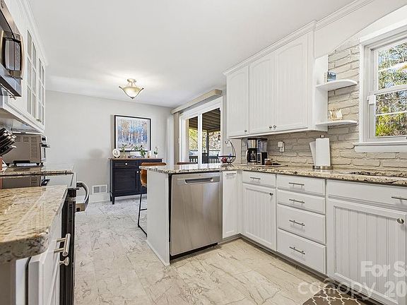 4th image of 2841 20th St NE