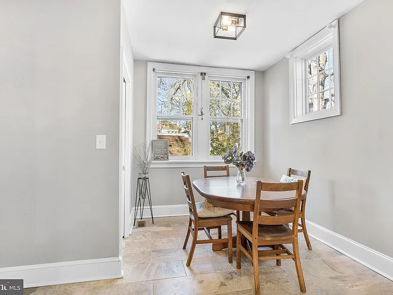 706 W 21st St — Photo 10