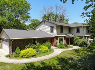 10040 W Huntington Dr, Mequon, WI