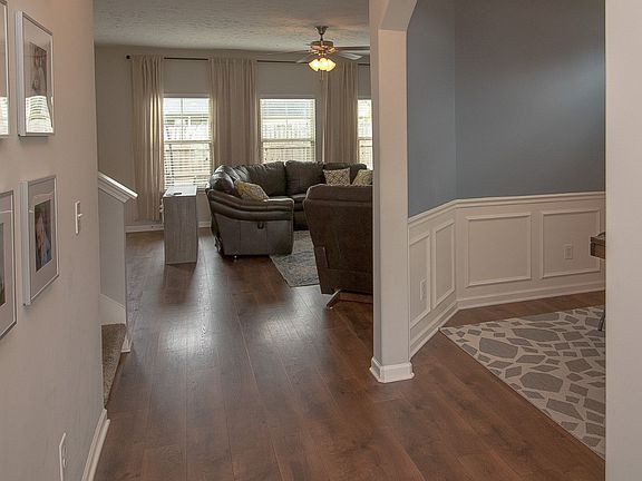 4th image of 1123 Selous Dr